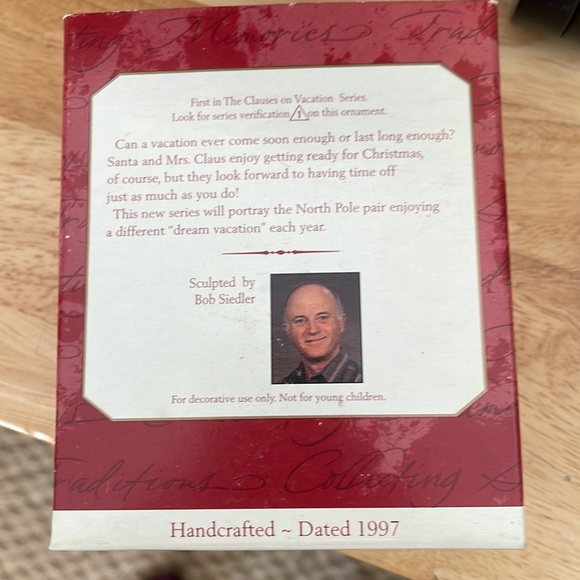 Vintage hallmark Christmas ornament. New inbox. “The Clausses on Vcation“ - Picture 2 of 3